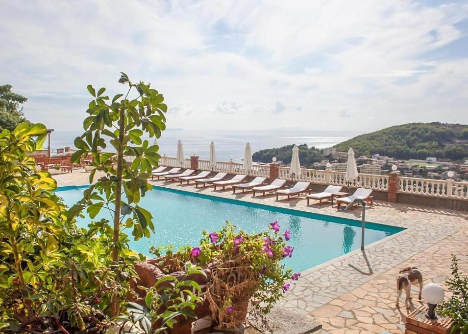 Lovely View Apartments Himare Buitenkant foto